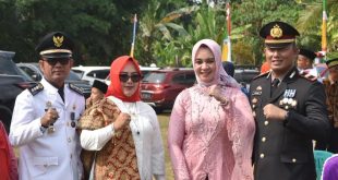 Iptu Nasirin SH bersama istri, yang saat ini dipercaya menjadi Kapolsek Sanga Desa, Muba. Foto : Dok Nasirin.