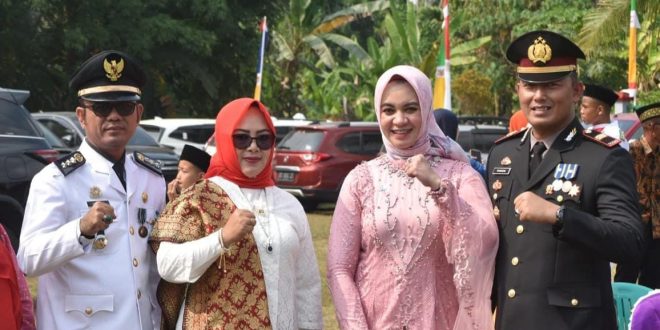 Iptu Nasirin SH bersama istri, yang saat ini dipercaya menjadi Kapolsek Sanga Desa, Muba. Foto : Dok Nasirin.