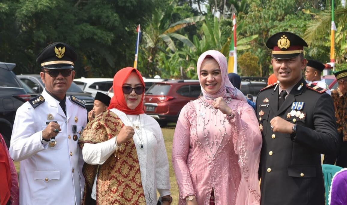 Iptu Nasirin SH bersama istri, yang saat ini dipercaya menjadi Kapolsek Sanga Desa, Muba. Foto : Dok Nasirin.