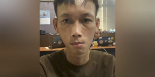 Fian, pelaku pencurian Hp dengan modus kencan, Senin (23/10/2023). Foto : Sumselheadline/Ela.
