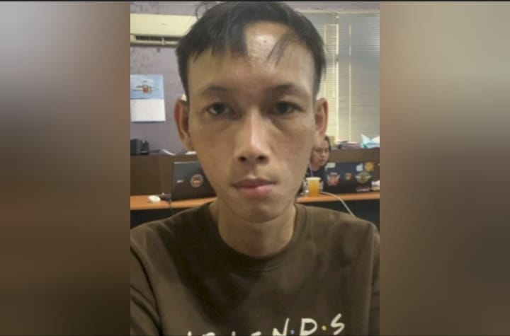 Fian, pelaku pencurian Hp dengan modus kencan, Senin (23/10/2023). Foto : Sumselheadline/Ela.