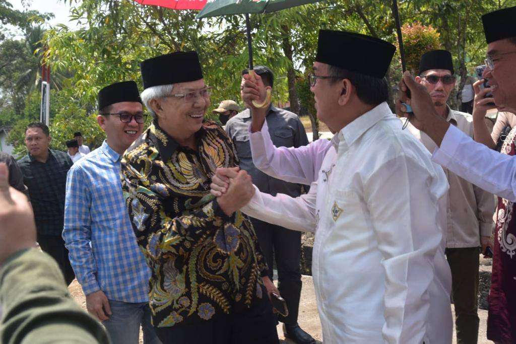 Wakil Gubernur Sumsel H. Mawardi Yahya menghadiri acara peringatan Maulid Nabi Muhammad SAW tahun 1445 H/2023 di Pondok Pesantren Modern Daruss'adah, Sabtu (30/9) di Kabupaten Muaraenim. Foto : Humas Pemprov Sumsel.
