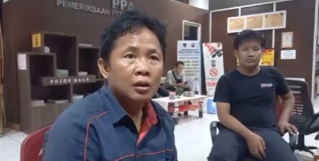 Agus, sopir yang dikeroyok pemalak di kawasan BKB Palembang, Sabtu (4/11/2023). Foto : Sumselheadline/Ela