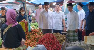 Pj Walikota Palembang, Ratu Dewa meninjau pasar Satelit Sako usau sholat shubuh, Minggu (5/11/2023). Foto : Sumselheadline/Pitria