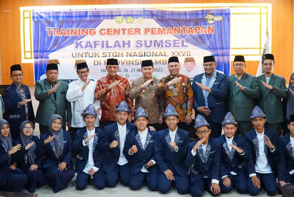 Pj Gubernur Sumsel, Agus Fatoni bersama para kafilah dan pendamping. Foto : Humas Pemprov Sumsel