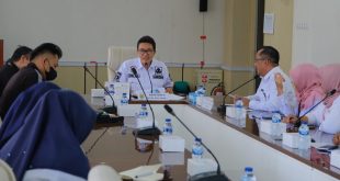Asisten bidang perekonomian dan pembangunan Setda Muba, Andi Wijaya Busroh memimpin rapat rencana pembangunan laboratorium daerah, Rabu (8/11/2023). Foto : Dinkominfo Muba