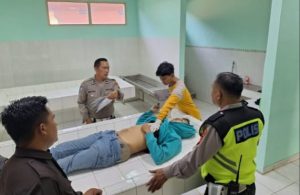Bayu tewas setelah sepeda motornya menambrak truk, Minggu (11/11/2023). Foto : Sumselheadline/Ela