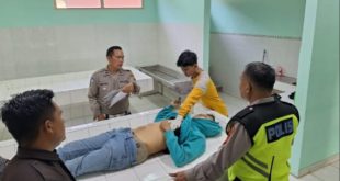 Bayu tewas setelah sepeda motornya menambrak truk, Minggu (11/11/2023). Foto : Sumselheadline/Ela