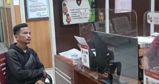 Afyudin melaporkan sepeda motornya dibawa kabur calon pembeli, Jumat (17/11/2023). Foto : Sumselheadline/Ela