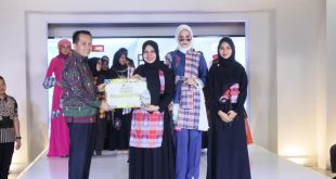 Pj Gubernur Sumsel, Agus Fatoni saat hadir di IKM Awards Sumsel 2023 City Expo di PIM, Sabtu (18/11/2023). Foto : Humas Pemprov Sumsel.