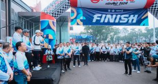 Pj Gubernur Sumsel, Agus Fatoni melepas jalan sehat bersama PGRI di halaman kantor Gubernur Sumsel, Minggu (26/11/2023). Foto : Humas Pemprov Sumsel.