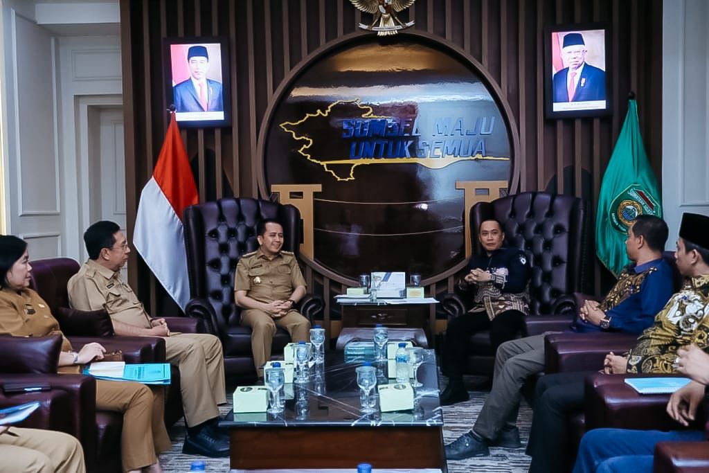 Pj Gubernur Sumsel, Agus Fatoni menerima kunjungan komisioner KPUD Sumsel, Rabu (22/11/2023). Foto : Humas Pemprov Sumsel.