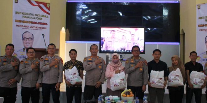Sebagai wujud nyata dalam implementasi mengabdi untuk negeri, Biro SDM Polda Sumsel menggelar Bakti Sosial dan Bakti Kesehatan di Aula Mapolrestabes Palembang, Sabtu (4/11/2023) pagi. Foto : Sumselheadline/Ela.