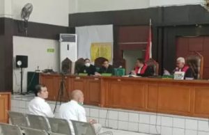 Terdakwa Laurencus Sianipar, Direktur PT Baturaja Multi Usaha atau BMU dituntut delapan tahun penjara di PN Tipikor Palembang, Selasa (7/11/2023). Foto : Sumselheadline/Ela.