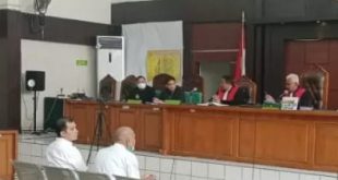 Terdakwa Laurencus Sianipar, Direktur PT Baturaja Multi Usaha atau BMU dituntut delapan tahun penjara di PN Tipikor Palembang, Selasa (7/11/2023). Foto : Sumselheadline/Ela.