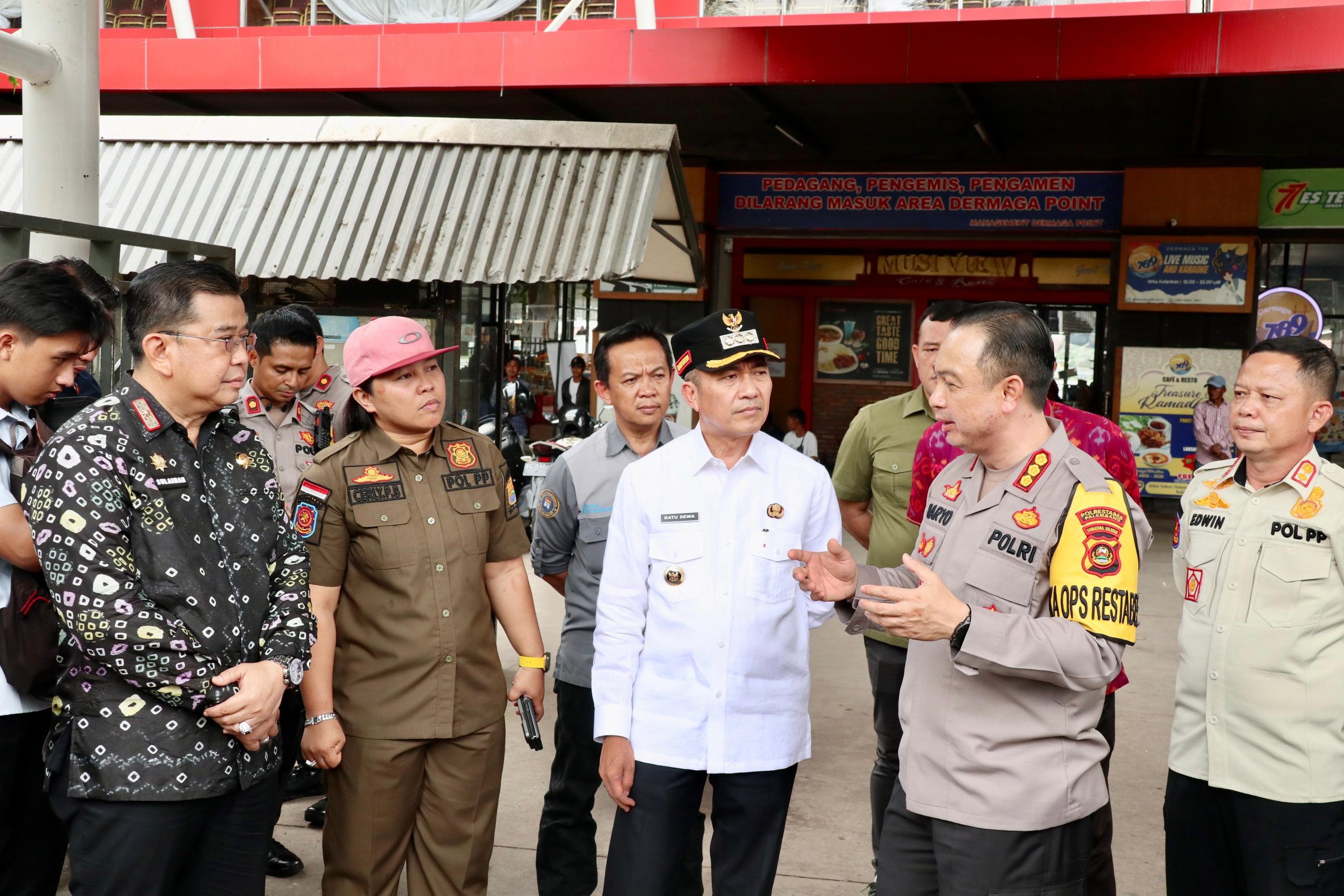 Penjabat Walikota Palembang, Ratu Dewa bersama Kapolrestabes Kombes Pol Haryo Sugihartono meninjau kawasan BKB, Kamis (30/11/2023). Foto : Sumselheadline/Pitria.