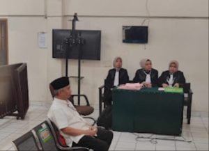 Pengusaha Edi Ganfeo menjalani sidang perdana kasus penipuan di PN Palembang, Selasa (7/11/2023). Foto : SUmselheadline/Ela.