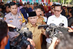 Pj Bupati Muba, Apriyadi saat diwawancarai wartawan. Foto : Dinkominfo MUba