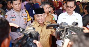 Pj Bupati Muba, Apriyadi saat diwawancarai wartawan. Foto : Dinkominfo MUba