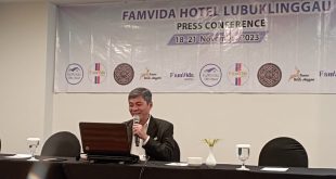 Manager (GM), FamVida Hotel Lubuklinggau, Ahmad Hifni saat press confrence, Selasa (21/11/2023). Foto : Sumselheadline/Pitria.
