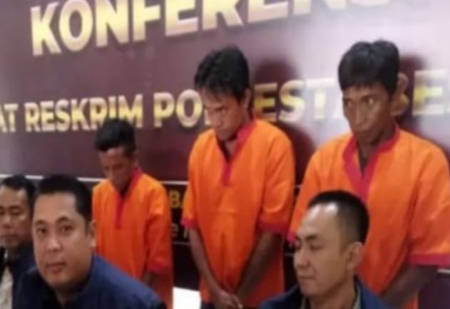 Tiga pelaku pemerasan bus pariwisata di kawasan Menpora Palembanag ditangkap, Kamis (30/11/2023). Foto : Sumselheadline/Ela.