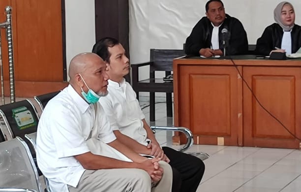 Lauren Sianipar dan Bukti Oktarita saat menjalani sidang vonis di PN Tipikor Palembang, Selasa (28/11/2023). Foto : Sumselheadline.com.