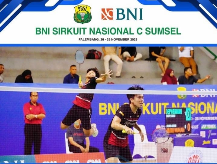 Alif/Yorda dari PB Candra Wijaya melakukan serangan saat melawan Chris/yoel dari PB Mansion Exis. Namun mereka kalah : 22-20, 18-21, dan 23-25. Foto : Humas PBSI Sumsel.