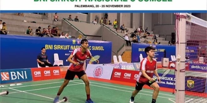Bermain di kategori ganda dewasa U23, due Budi/Darren dari PB Bintang Kejora kalah atas Binar Putra/Zidane dari PB Jaya Raya, Selasa (21/11/2023). Foto : Dok Humas Panitia Sirnas.