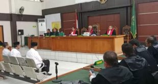 Aldani Marliansyah, oknum lurah di Palembang dan Mustagfirudin (ASN BPN Palembang), serta Tarkim divonis hakim PN Palembang selama 15 bulan penjara, Rabu (22/11/2023). Foto : Sumselheadline/Ela.