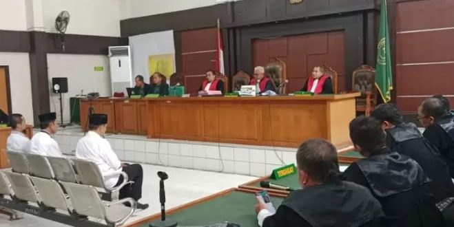 Aldani Marliansyah, oknum lurah di Palembang dan Mustagfirudin (ASN BPN Palembang), serta Tarkim divonis hakim PN Palembang selama 15 bulan penjara, Rabu (22/11/2023). Foto : Sumselheadline/Ela.