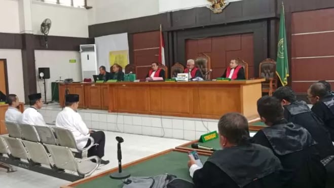 Aldani Marliansyah, oknum lurah di Palembang dan Mustagfirudin (ASN BPN Palembang), serta Tarkim divonis hakim PN Palembang selama 15 bulan penjara, Rabu (22/11/2023). Foto : Sumselheadline/Ela.