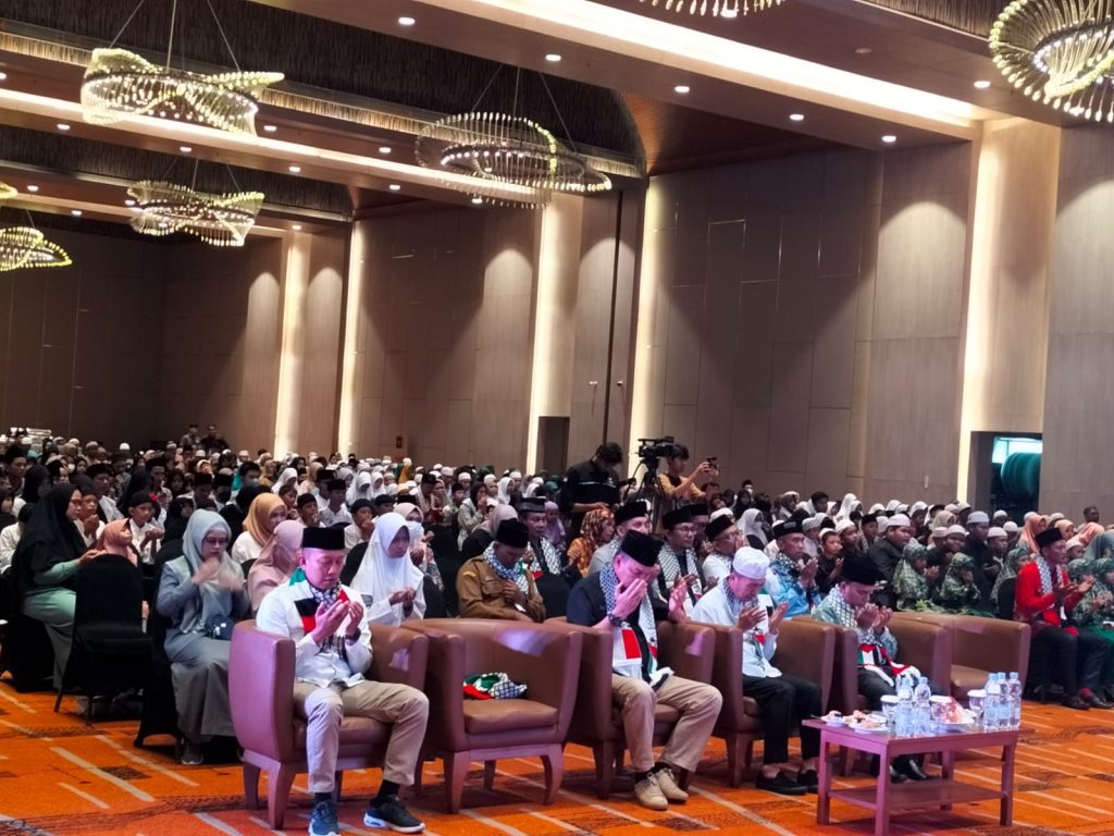 Pj Walikota Palembang, Ratu Dewa menggelar doa bersama 1000 anak yatim, di Hotel Novotel Palembang, Jumat (3/11/2023). Foto : Sumselheadline/Pitria.