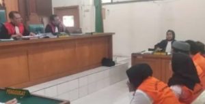 Para terdakwa kasus narkoba divonis tujuh tahun penjara oleh majelis hakim PN Palembang, Rabu (6/12/2023). Foto: Sumselheadline/Ela.