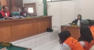 Para terdakwa kasus narkoba divonis tujuh tahun penjara oleh majelis hakim PN Palembang, Rabu (6/12/2023). Foto: Sumselheadline/Ela.