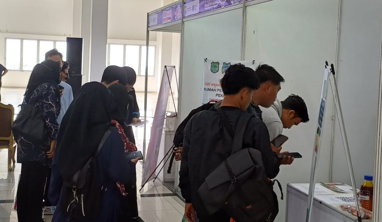 Para pencari kerja yang mengikuti job fair di PTC Mal, Palembang, Kamis (7/12/2023). Foto: Sumselheadline/Pitria.