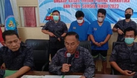 Tim BNN Sumsel press confrence tentang penangkapan dua kurir narkoba, Jumat (8/12/2023). Foto: Sumselheadline/Ela.