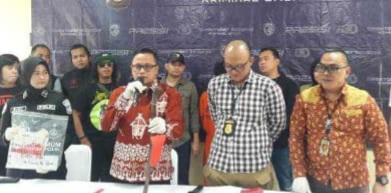Tim penyidik Polda Sumsel press rilis penangkapan pembunuhan korban Ilham, Jumat (8/12/2023). Hadir juga pelaku Keken. Foto: Sumselheadline/Ela.