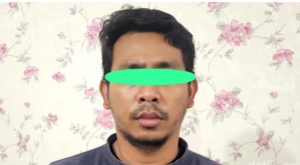 IA (35), pelaku penamparan anak di halaman masjid dibekuk polisi, Sabtu (9/12/2023). Foto: Sumselheadline/Ela.
