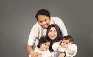 Rahmalia bersama anak dan suami tercinta. Foto: Dok Rahmalia