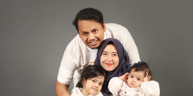 Rahmalia bersama anak dan suami tercinta. Foto: Dok Rahmalia