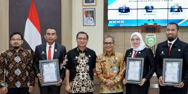Sekda Sumsel, Supriyono saat menutup Diklat Kepemimpinan Administrator Angkatan 3 Pemprov Sumsel, Jumat (22/12/2023). Foto: Humas Pemprov Sumsel.