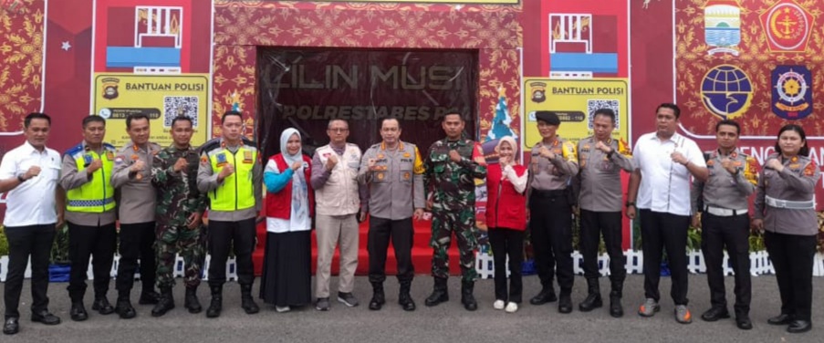 Kapolrestabes Palembang, Kombes Pol Harryo Sugihartono saat meninjau posko Nataru, Minggu (24/12/2023). Foto: Sumselheadline/Ela