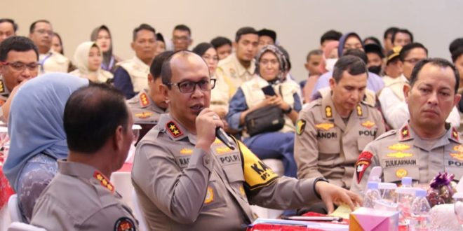 Kapolda Sumsel, Irjen Pol A Rachmad Wibowo saat rilis akhir tahun di hadapan sejumlah wartawan, Kamis (28/12/2023). Foto: Sumselheadline/Ela.