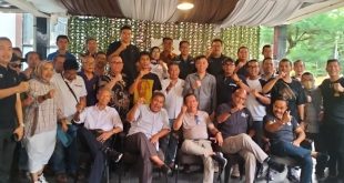 Asrul Indawan bersama sejumlah pengurus Pengprov Cabor. Foto: Sumselheadline/Fer.