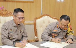 PJ Walikota Palembang, Ratu Dewa bersama Kapolrestabes, Kombes Pol Harryo Sugihartono tantangani kerjasam minimalisir tawuran, Jumat (1/12/2023). Foto : Kominfo Palembang.