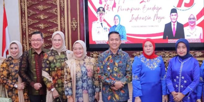 Pj Walikota Palembang Ratu Dewa hadir di Hari Ibu ke-95 tahun 2023, di Rumah Dinas Walikota Palembang, Rabu (20/12/2023). Foto: Sumselheadline/Pitria.