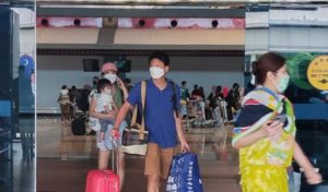 Suasana di pintu kedatangan Bandara SMB II Palembang, Senin(11/12/2023). Foto: Sumselheadline/Pitria.