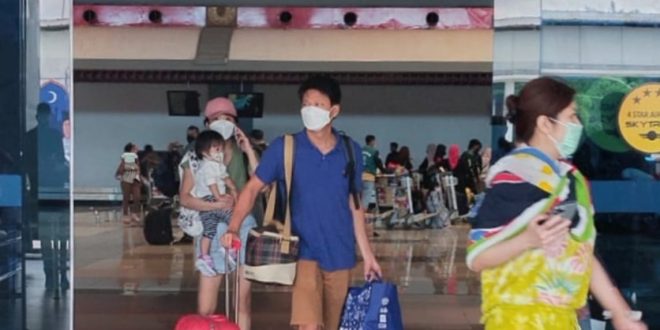 Suasana di pintu kedatangan Bandara SMB II Palembang, Senin(11/12/2023). Foto: Sumselheadline/Pitria.