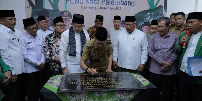 Pj Walikota Palembang, H Ratu Dewa meresmikan Kantor PC NU Palembang di Kecamatan Alang-alang Lebar Palembang, Senin (4/12/2023). Foto : Dinkominfo Palembang.