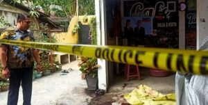Penyidik melakukan olah TKP pembunuhan calon pengantin di Palembang, Jumat (15/12/2023). Foto: Sumselheadline/Ela.